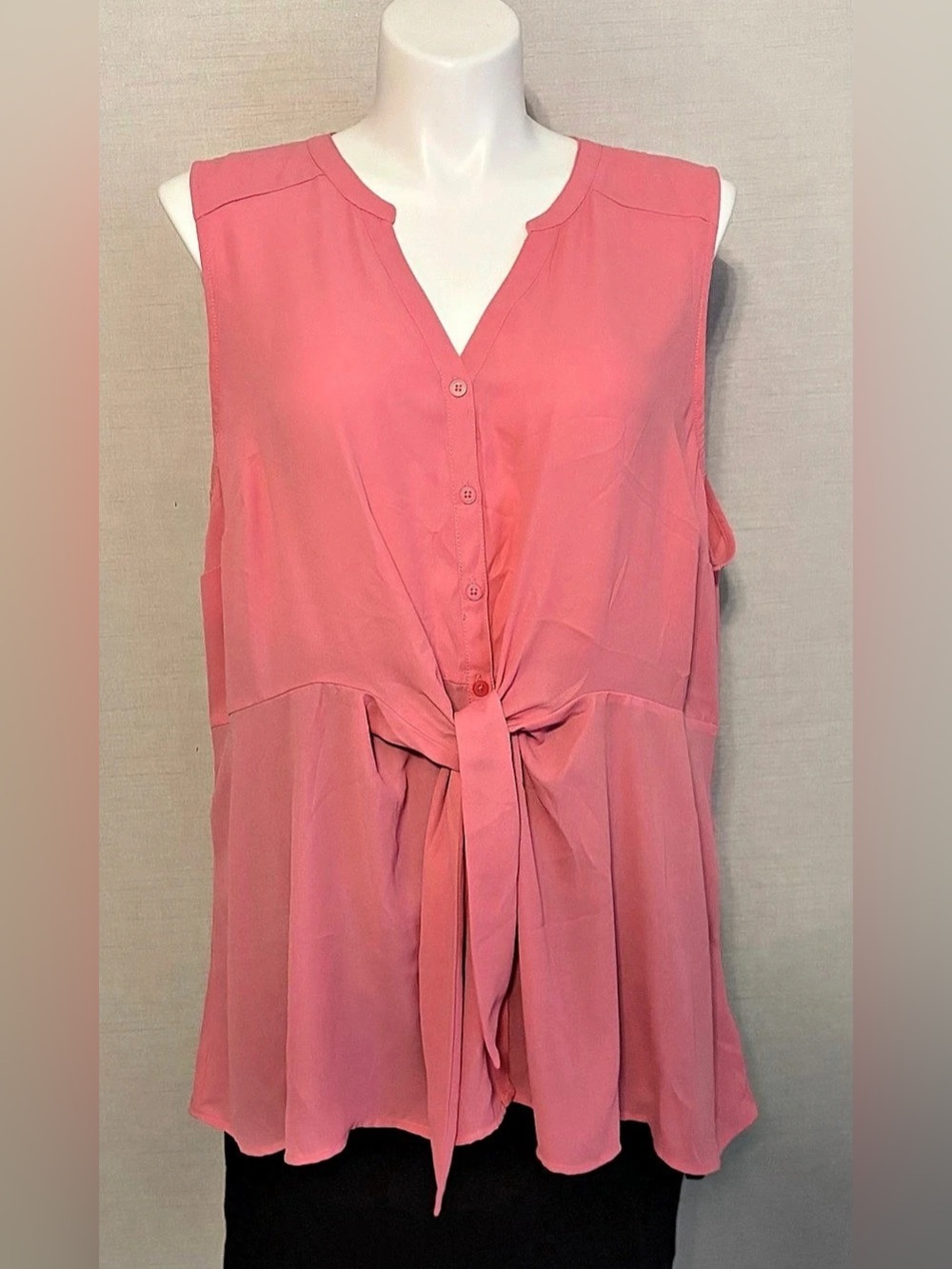 Women’s Size 4(X) Torrid Sleeveless Blouse